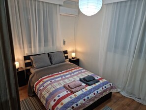 2 habitaciones, escritorio, tabla de planchar con plancha y wifi 