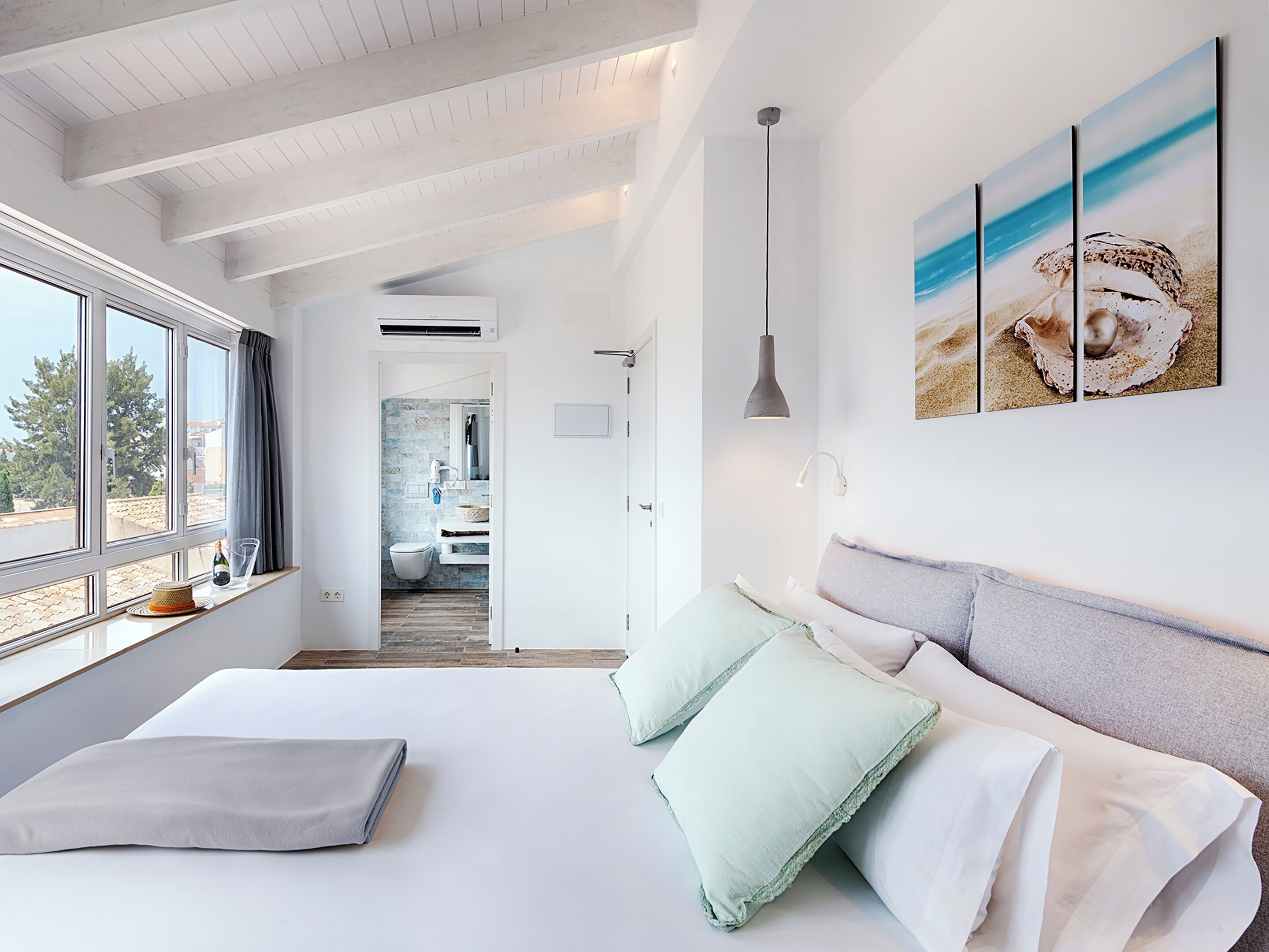 Gallery kamer | Luxe beddengoed, een kluis op de kamer, verduisterende gordijnen