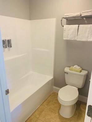 Bathroom - Ocean One Inn (Sneads Ferry)