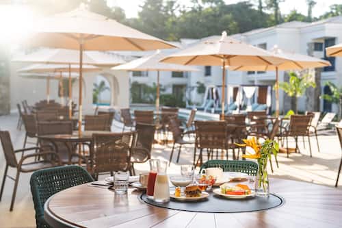 Café da manhã com buffet grátis todos os dias