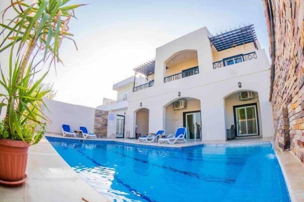 Royal Home Luxor - Pool View