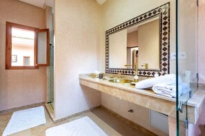 Shower, jetted bath, hair dryer, bidet