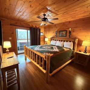 2 bedrooms, bed sheets - Mountain Views and Bear Visits- 2 miles from Downtown! (Gatlinburg)
