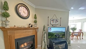 Interior - Golf Vista- 1 Mile from Dollywood! (Pigeon Forge)