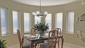 Dining - Golf Vista- 1 Mile from Dollywood! (Pigeon Forge)