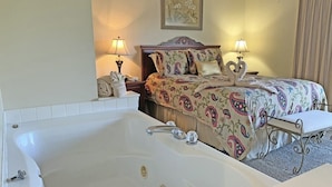 2 bedrooms, bed sheets - Golf Vista- 1 Mile from Dollywood! (Pigeon Forge)