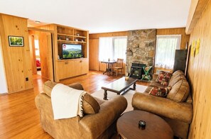 TV, fireplace