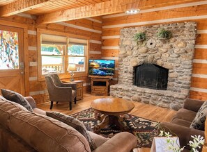 TV, fireplace - 4 Br-Minutes to National Park!Enjoy the Farm Life! (Cosby)