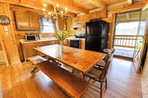Paper towels - 4 Br-Minutes to National Park!Enjoy the Farm Life! (Cosby)