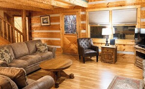 TV, fireplace - 4 Br-Minutes to National Park!Enjoy the Farm Life! (Cosby)