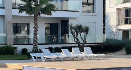 Luxury Tamaris Apartment- 5 minutes from Scarabay and Babaloo beach.