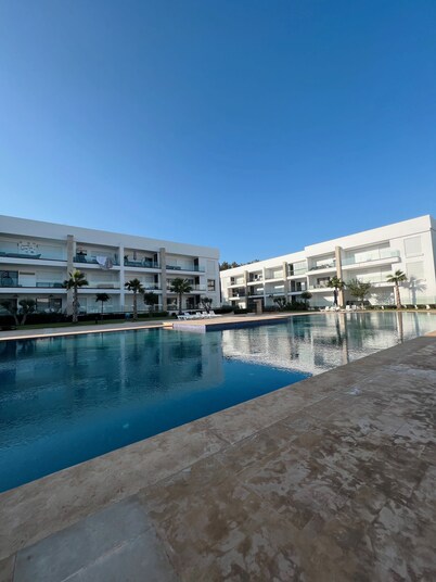 Luxury Tamaris Apartment- 5 minutes from Scarabay and Babaloo beach.