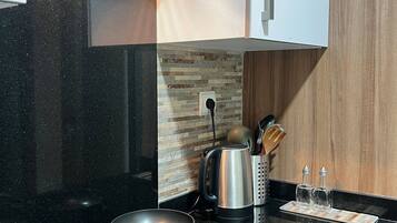 Fridge, oven, stovetop, electric kettle