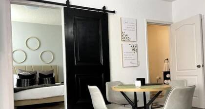 Cozy 1BR apt-Pool/Tennis/Gym/Near attractions