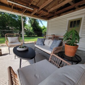 Terrace/patio - Olive Branch Cottage, Historic Park Circle, Nearby Restaurants, Breweries & Bars (North Charleston)