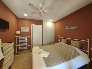 4 bedrooms, WiFi, bed sheets