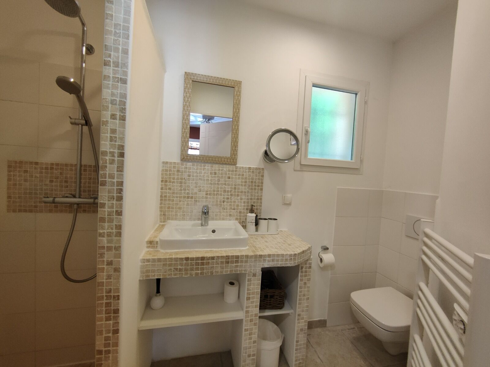 淋浴設備、風筒、提供毛巾、廁紙