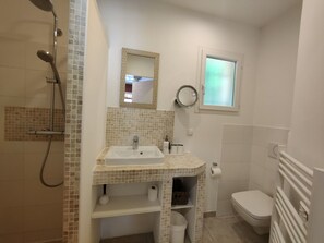 Shower, hair dryer, towels, toilet paper