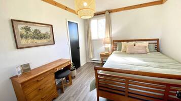 1 Schlafzimmer, Schreibtisch, Bügeleisen/Bügelbrett, Reisekinderbett
