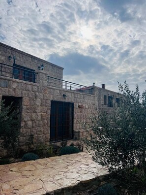 Exterior - Olivia @ Ethos (Chouf)