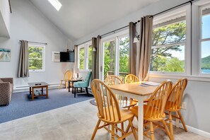 Dining - 3 Bedroom Cottage only 10 minutes from Cooperstown (Cooperstown)