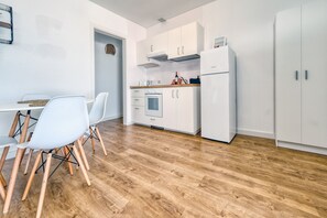 Frigorifero, microonde, forno, macchina per tè/caffè