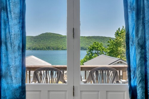 3 Bedroom Cottage that sleeps 10 minutes from Cooperstown on Otsego Lake