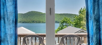 3 Bedroom Cottage that sleeps 10 minutes from Cooperstown on Otsego Lake
