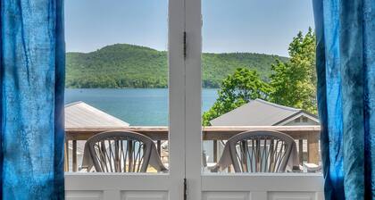 3 Bedroom Cottage that sleeps 10 minutes from Cooperstown on Otsego Lake