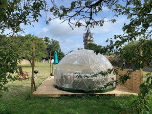 Outdoor dining - Bulle Avec vue sur le Ciel (Villiers-au-Bouin)
