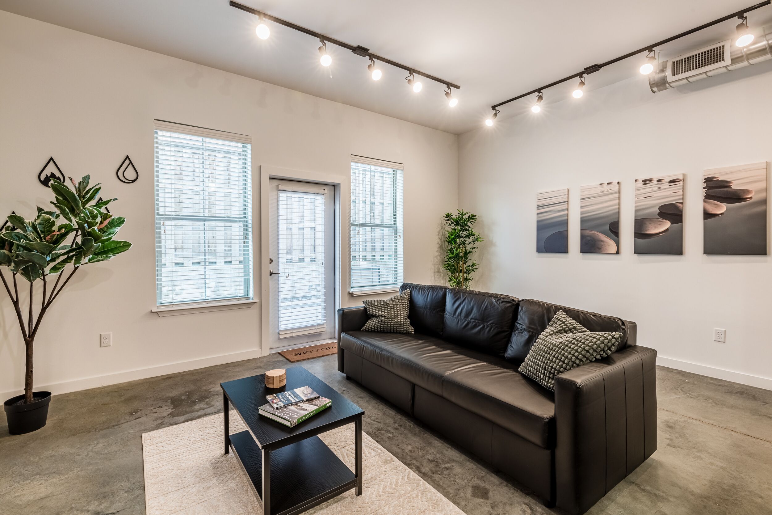 Zen Garden KING SUITE downtown + POOL & GYM