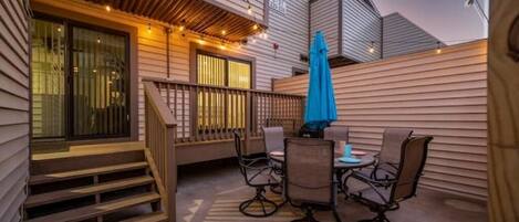 屋外ダイニングエリア