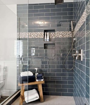 Shower, hair dryer, towels - Lavender House -  Dwt Saug/Beach (Saugatuck)