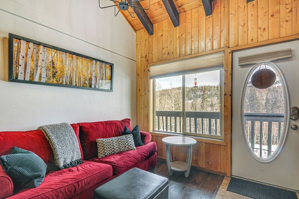 Brian Head Vacation Rental | 1BR | 1.5BA | 569 Sq Ft | Stairs Required to Enter