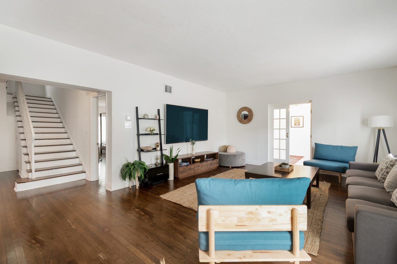 6 Bedroom Home | Living area | 32-inch LCD TV with digital channels, TV, Netflix