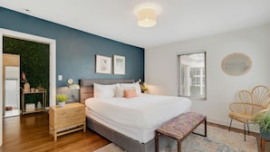 Room - Roami at Bayview Place (Miami)