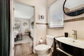 6 Bedroom Home | Bathroom | Rainfall showerhead, free toiletries, hair dryer, towels
