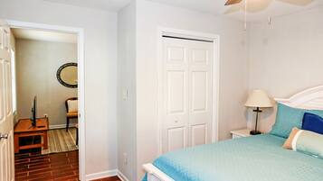 1 bedroom, desk, free WiFi, bed sheets