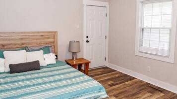 3 habitaciones, escritorio, tabla de planchar con plancha y wifi gratis