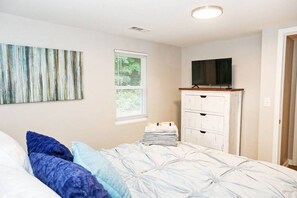 3 bedrooms, desk, iron/ironing board, WiFi - Cozy Maiden Country Home - 3 Bedroom with Backyard Deck (Maiden)