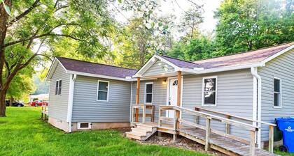 Cozy Maiden Country Home - 3 Bedroom with Backyard Deck