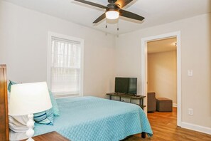 3 soverom, skrivebord, strykejern/-brett og wi-fi (inkludert)