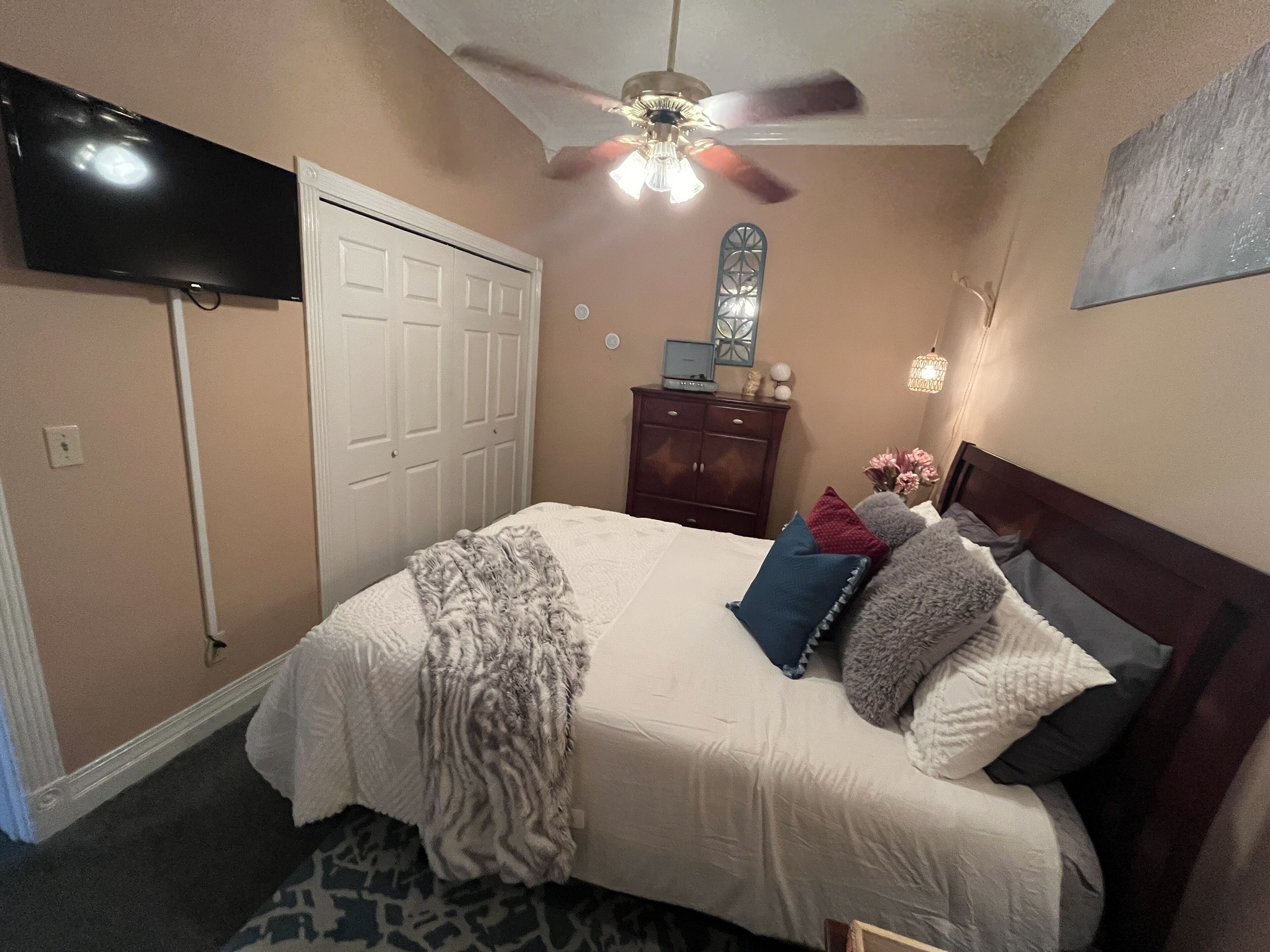 1 dormitorio, tabla de planchar con plancha, wifi gratis y ropa de cama