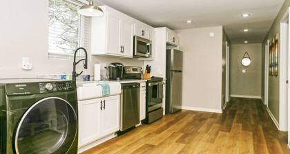 Newly Renovated Maiden Home - Perfect Small Town Retreat, 2BR Porch