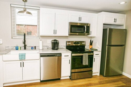 Newly Renovated Maiden Home - Perfect Small Town Retreat, 2BR Porch