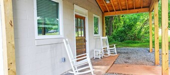 Newly Renovated Maiden Home - Perfect Small Town Retreat, 2BR Porch