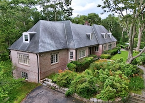 Exterior - 8 bedroom seacoast manor with amazing views! (South Kingstown)