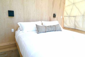2 bedrooms, desk, iron/ironing board, WiFi - Dome 1 - Luxury Dome at Come Spring Farm (Union)