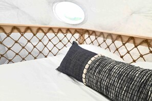 2 bedrooms, desk, iron/ironing board, WiFi - Dome 1 - Luxury Dome at Come Spring Farm (Union)