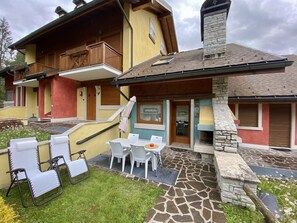 Outdoor dining - Dream vacation in the Highlands. (Gallio)